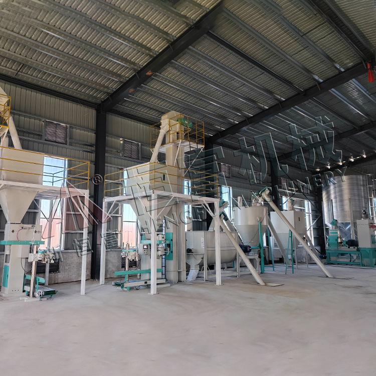 內蒙古（gǔ）赤峰時產（chǎn）6噸粉（fěn）狀飼（sì）料機組